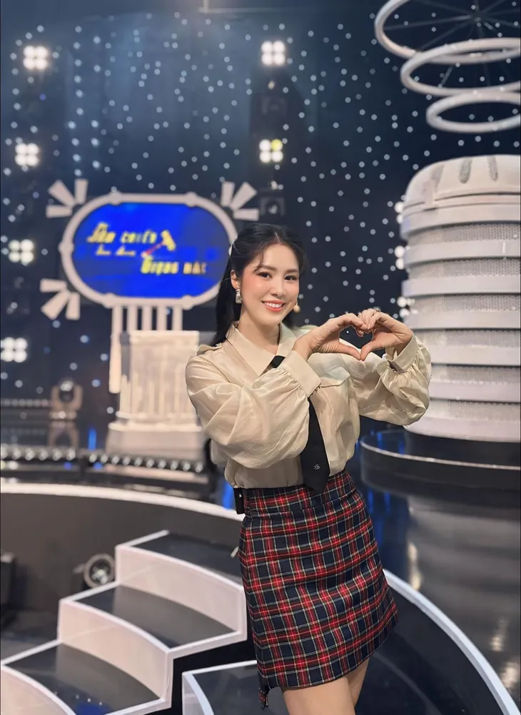 Lê Phương một mình đến Sàn chiến giọng hát, ngoại hình gây bất ngờ - Ảnh 1. Lê Phương một mình đến Sàn chiến giọng hát, ngoại hình gây bất ngờ - Ảnh 1.