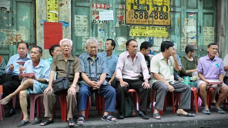 Thái Lan xem xét mở xổ số tiết kiệm hưu trí - Ảnh 1. Thái Lan xem xét mở xổ số tiết kiệm hưu trí - Ảnh 1.