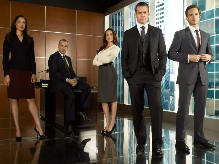 Thời trang của Meghan Markle đẹp như thế nào trong phim Suits? - Ảnh 1. Thời trang của Meghan Markle đẹp như thế nào trong phim Suits? - Ảnh 1.