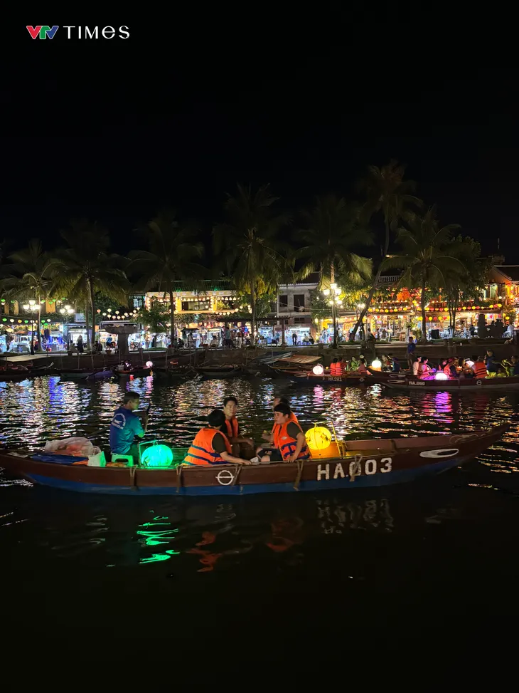Phố cổ Hội An nhộn nhịp ngày hè - Ảnh 11. Phố cổ Hội An nhộn nhịp ngày hè - Ảnh 11.