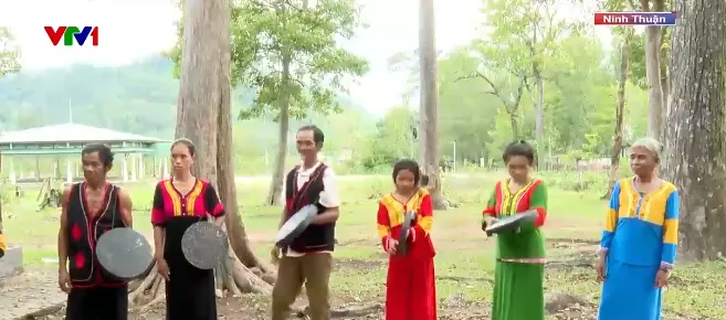 Nỗ lực truyền dạy, bảo tồn nhạc cụ truyền thống Raglai - Ảnh 1. Nỗ lực truyền dạy, bảo tồn nhạc cụ truyền thống Raglai - Ảnh 1.
