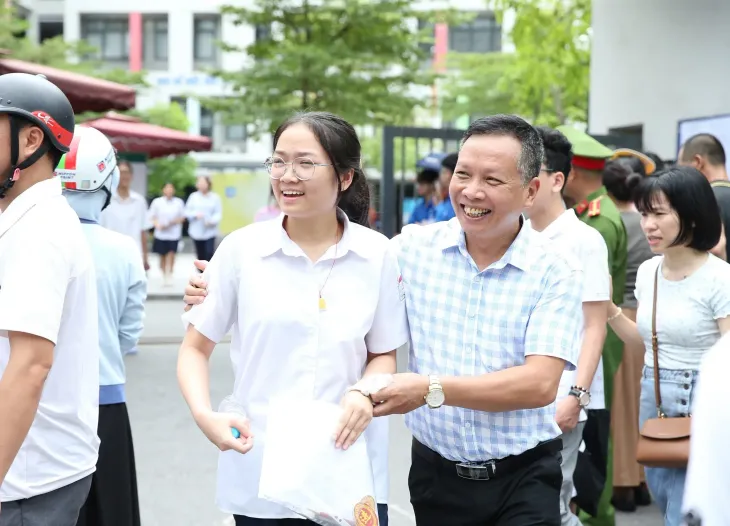 Sở GD&ĐT Hà Nội khẳng định không lộ đề thi môn Ngữ văn vào lớp 10 - Ảnh 1. Sở GD&ĐT Hà Nội khẳng định không lộ đề thi môn Ngữ văn vào lớp 10 - Ảnh 1.