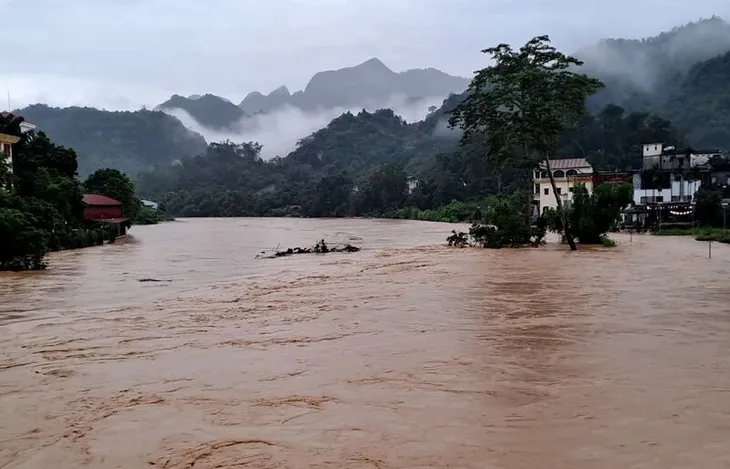 Mực nước sông Gâm tiếp tục lên, Hà Giang chủ động ứng phó nguy cơ ngập lụt - Ảnh 1. Mực nước sông Gâm tiếp tục lên, Hà Giang chủ động ứng phó nguy cơ ngập lụt - Ảnh 1.