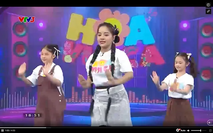 Hoa vui ca: Chinh phục những động tác múa với ca khúc Đi cấy - Ảnh 1. Hoa vui ca: Chinh phục những động tác múa với ca khúc Đi cấy - Ảnh 1.