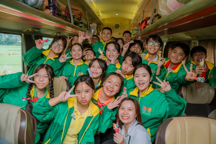 Đoàn Thiếu nhi tiêu biểu TP Hồ Chí Minh bắt đầu hành trinh “Em yêu Tổ quốc Việt Nam” - Ảnh 3. Đoàn Thiếu nhi tiêu biểu TP Hồ Chí Minh bắt đầu hành trinh “Em yêu Tổ quốc Việt Nam” - Ảnh 3.