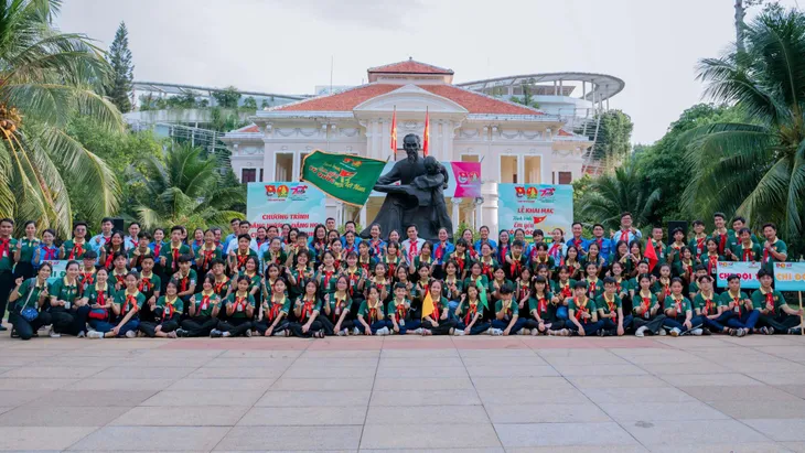 Đoàn Thiếu nhi tiêu biểu TP Hồ Chí Minh bắt đầu hành trinh “Em yêu Tổ quốc Việt Nam” - Ảnh 2. Đoàn Thiếu nhi tiêu biểu TP Hồ Chí Minh bắt đầu hành trinh “Em yêu Tổ quốc Việt Nam” - Ảnh 2.