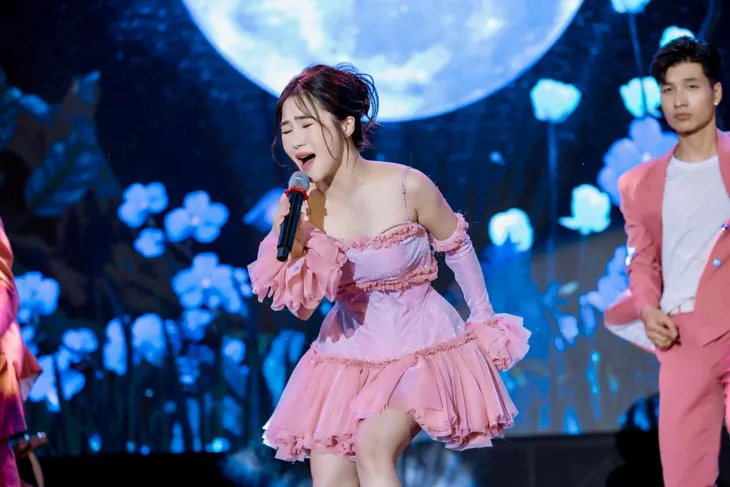 Hương Tràm cùng lúc phát hành hai MV trong tháng 6 - Ảnh 2. Hương Tràm cùng lúc phát hành hai MV trong tháng 6 - Ảnh 2.
