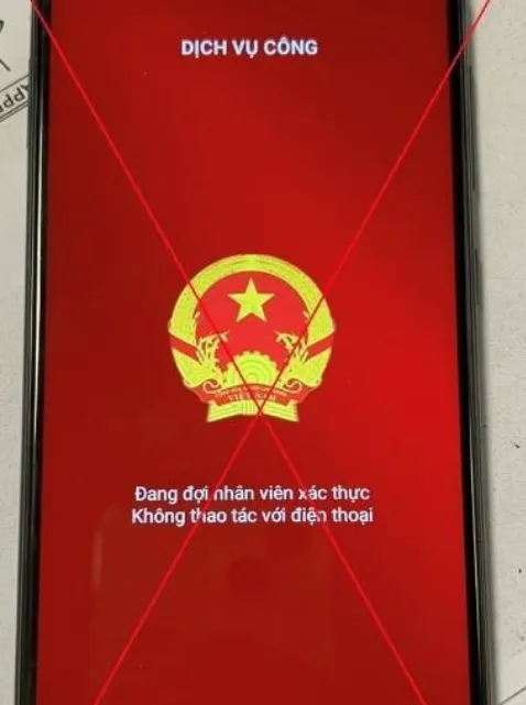 Người phụ nữ ở Hà Nội mất 6 tỷ đồng khi cài ứng dụng dịch vụ công giả - Ảnh 1.
