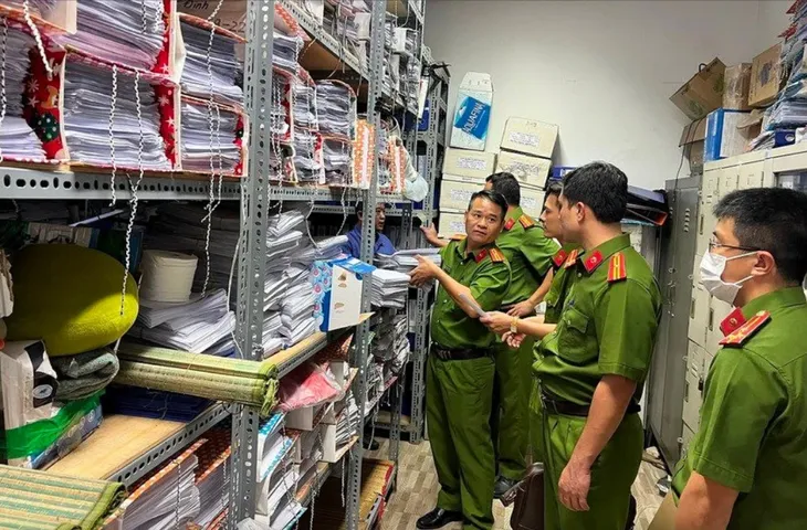 Đề nghị truy tố 15 bị can về tội đưa, nhận hối lộ tại Trung tâm đăng kiểm ở Đồng Nai - Ảnh 2.