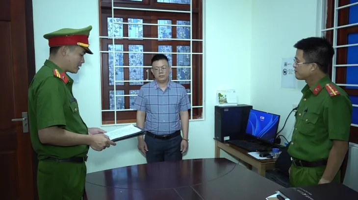 Phó Chủ tịch UBND huyện Quỳ Hợp bị bắt liên quan đến sai phạm tại Ban quản lý các cụm công nghiệp - Ảnh 1. Phó Chủ tịch UBND huyện Quỳ Hợp bị bắt liên quan đến sai phạm tại Ban quản lý các cụm công nghiệp - Ảnh 1.