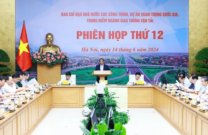 Thủ tướng: Thi đua hoàn thành 3.000 km đường cao tốc trước ngày 31/12/2025 - Ảnh 2. Thủ tướng: Thi đua hoàn thành 3.000 km đường cao tốc trước ngày 31/12/2025 - Ảnh 2.