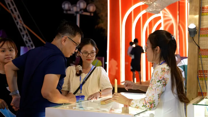 Liên hoan Du lịch biển Nha Trang 2024: Vịnh ngọc Nha Trang bừng sáng - Ảnh 8.