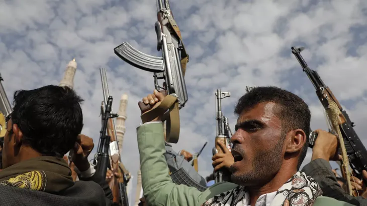 Houthi tấn công 3 tàu trên Biển Đỏ và biển Arab - Ảnh 1. Houthi tấn công 3 tàu trên Biển Đỏ và biển Arab - Ảnh 1.