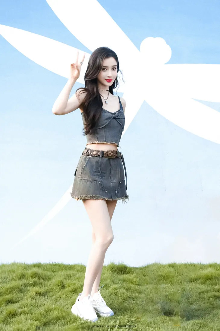 Angelababy được xuất hiện ở sự kiện chính thức, ngoại hình gây tranh cãi - Ảnh 1. Angelababy được xuất hiện ở sự kiện chính thức, ngoại hình gây tranh cãi - Ảnh 1.