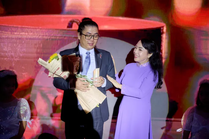 Hơn 300.000 người mù đang cần được phẫu thuật ghép giác mạc để tìm lại ánh sáng - Ảnh 5. Hơn 300.000 người mù đang cần được phẫu thuật ghép giác mạc để tìm lại ánh sáng - Ảnh 5.