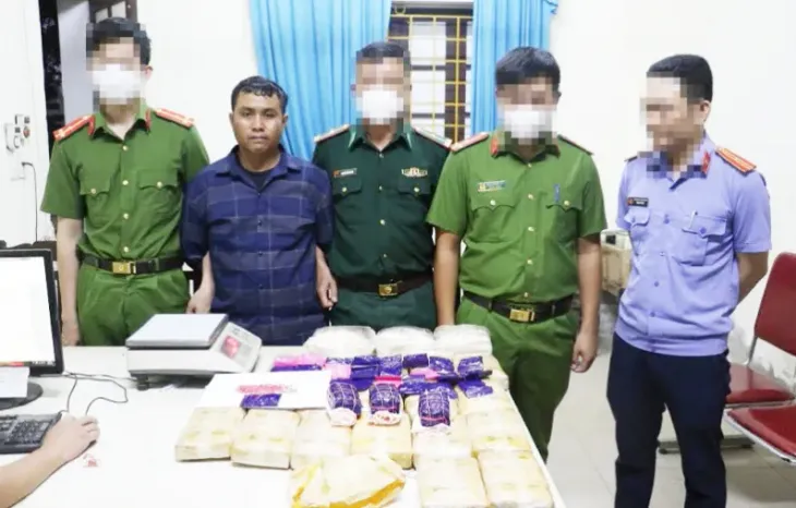 Bắt giữ người nước ngoài cầm đầu đường dây buôn bán ma tuý xuyên quốc gia - Ảnh 1. Bắt giữ người nước ngoài cầm đầu đường dây buôn bán ma tuý xuyên quốc gia - Ảnh 1.