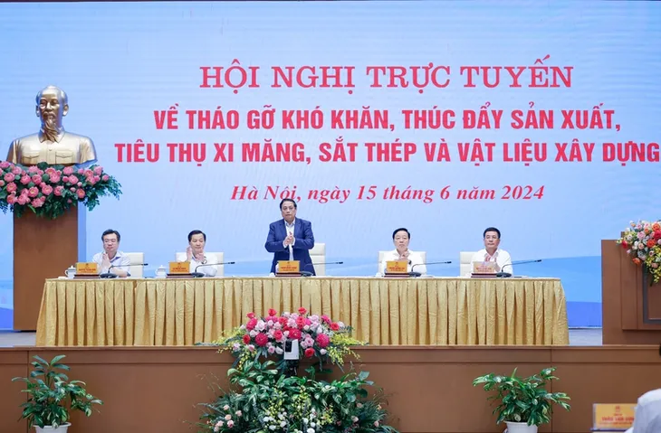 Thủ tướng chủ trì Hội nghị tháo gỡ khó khăn, thúc đẩy sản xuất, tiêu thụ xi măng, sắt thép và vật liệu xây dựng - Ảnh 2. Thủ tướng chủ trì Hội nghị tháo gỡ khó khăn, thúc đẩy sản xuất, tiêu thụ xi măng, sắt thép và vật liệu xây dựng - Ảnh 2.