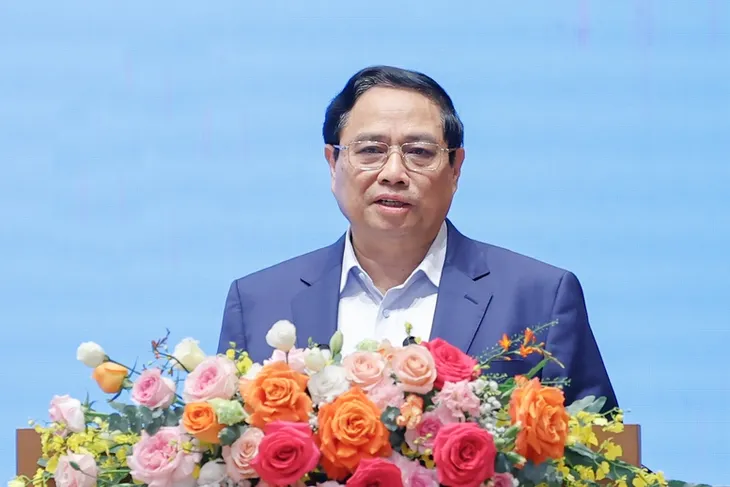 Thủ tướng chủ trì Hội nghị tháo gỡ khó khăn, thúc đẩy sản xuất, tiêu thụ xi măng, sắt thép và vật liệu xây dựng - Ảnh 1. Thủ tướng chủ trì Hội nghị tháo gỡ khó khăn, thúc đẩy sản xuất, tiêu thụ xi măng, sắt thép và vật liệu xây dựng - Ảnh 1.