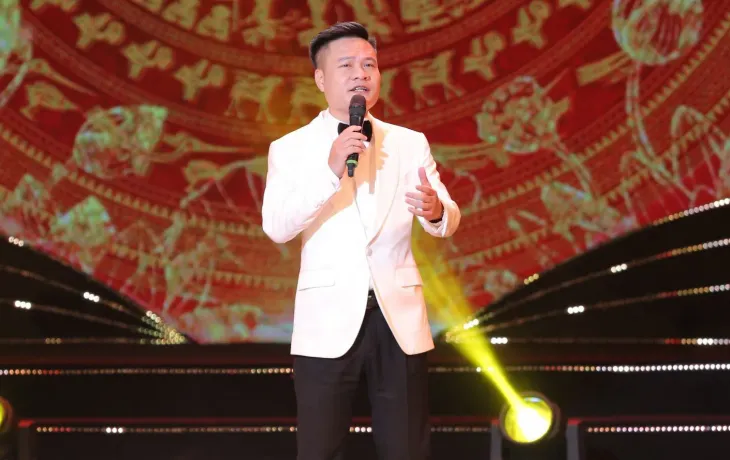 NSƯT Hoàng Tùng hát tôn vinh tình phụ tử nhân Ngày của Cha - Ảnh 1. NSƯT Hoàng Tùng hát tôn vinh tình phụ tử nhân Ngày của Cha - Ảnh 1.