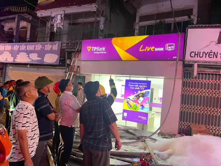 Vụ cháy tại Định Công Hạ (Hà Nội): Phát hiện 4 thi thể nạn nhân - Ảnh 3. Vụ cháy tại Định Công Hạ (Hà Nội): Phát hiện 4 thi thể nạn nhân - Ảnh 3.