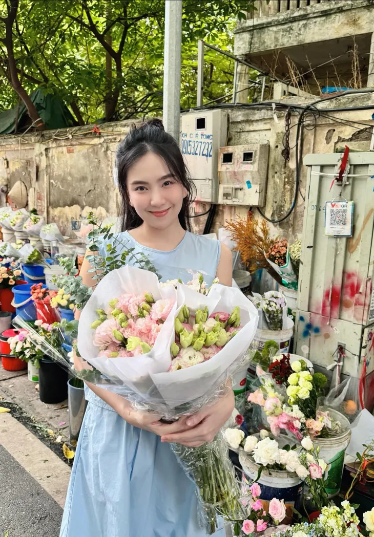 Huyền Lizzie quyến rũ bên hội bạn thân, Hoa hậu Thùy Tiên tham gia MV của Đức Phúc - Ảnh 3. Huyền Lizzie quyến rũ bên hội bạn thân, Hoa hậu Thùy Tiên tham gia MV của Đức Phúc - Ảnh 3.