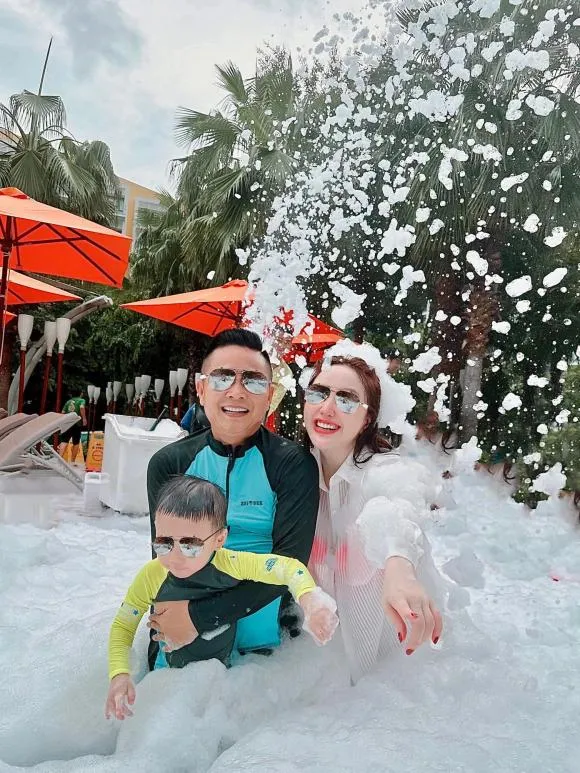 Huyền Lizzie quyến rũ bên hội bạn thân, Hoa hậu Thùy Tiên tham gia MV của Đức Phúc - Ảnh 7. Huyền Lizzie quyến rũ bên hội bạn thân, Hoa hậu Thùy Tiên tham gia MV của Đức Phúc - Ảnh 7.