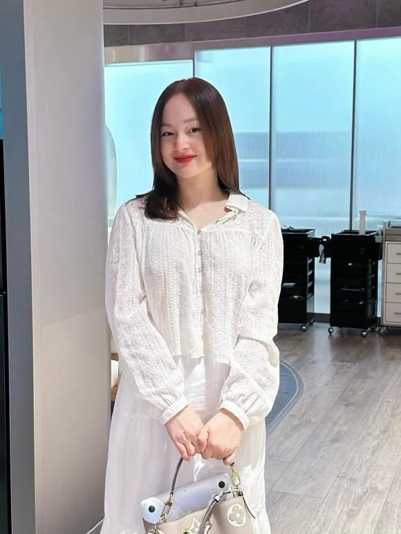 Huyền Lizzie quyến rũ bên hội bạn thân, Hoa hậu Thùy Tiên tham gia MV của Đức Phúc - Ảnh 8. Huyền Lizzie quyến rũ bên hội bạn thân, Hoa hậu Thùy Tiên tham gia MV của Đức Phúc - Ảnh 8.