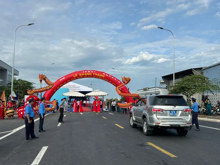 Khánh thành tuyến tránh thành phố Long Xuyên, An Giang - Ảnh 1.