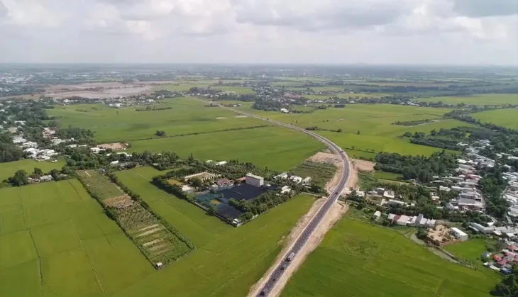 Khánh thành tuyến tránh thành phố Long Xuyên, An Giang - Ảnh 2.
