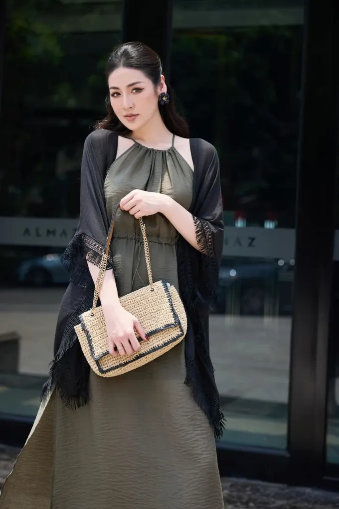 Huyền Lizzie quyến rũ bên hội bạn thân, Hoa hậu Thùy Tiên tham gia MV của Đức Phúc - Ảnh 9. Huyền Lizzie quyến rũ bên hội bạn thân, Hoa hậu Thùy Tiên tham gia MV của Đức Phúc - Ảnh 9.