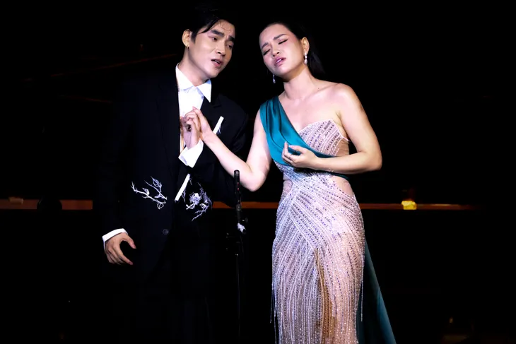Đôi nghệ sĩ opera hát 5 thứ tiếng trong đêm La Passione tại TP Hồ Chí Minh - Ảnh 2. Đôi nghệ sĩ opera hát 5 thứ tiếng trong đêm La Passione tại TP Hồ Chí Minh - Ảnh 2.