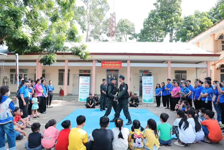 Sôi nổi các hoạt động rèn luyện kĩ năng cho thanh thiếu niên trong dịp hè - Ảnh 1. Sôi nổi các hoạt động rèn luyện kĩ năng cho thanh thiếu niên trong dịp hè - Ảnh 1.