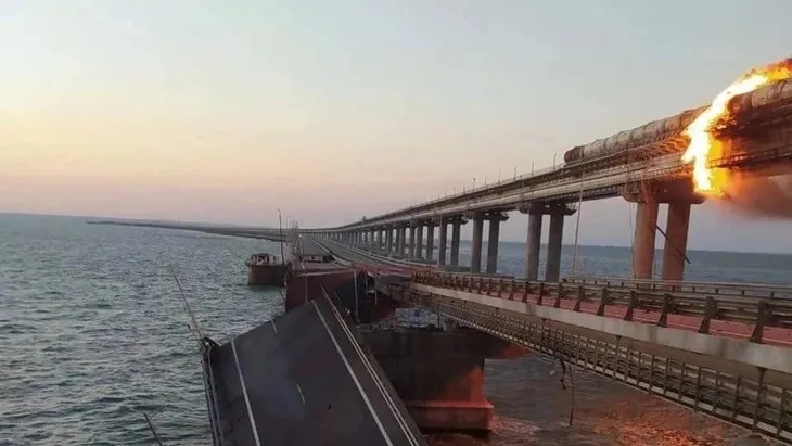 Người phát ngôn Hải quân Ukraine: Cầu Crimea ít có giá trị quân sự - Ảnh 1. Người phát ngôn Hải quân Ukraine: Cầu Crimea ít có giá trị quân sự - Ảnh 1.