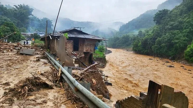Cảnh báo mưa lớn gây sạt lở đất vùng núi Bắc Bộ - Ảnh 1. Cảnh báo mưa lớn gây sạt lở đất vùng núi Bắc Bộ - Ảnh 1.