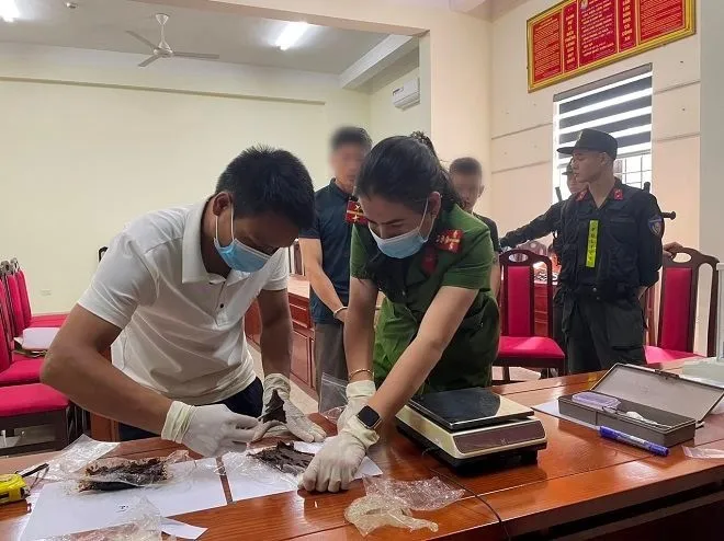 Triệt phá tụ điểm mua bán, tổ chức sử dụng trái phép chất ma túy ở Hà Giang - Ảnh 1. Triệt phá tụ điểm mua bán, tổ chức sử dụng trái phép chất ma túy ở Hà Giang - Ảnh 1.