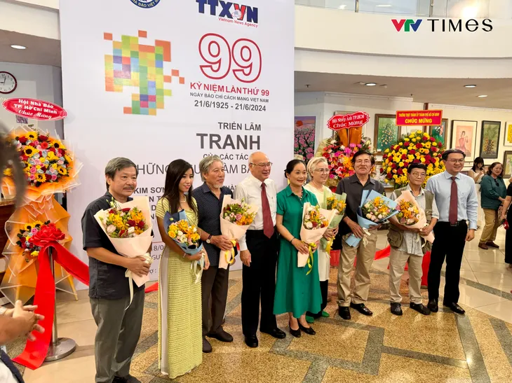 Khai mạc triển lãm tranh 99 của những người làm báo - Ảnh 1. Khai mạc triển lãm tranh 99 của những người làm báo - Ảnh 1.