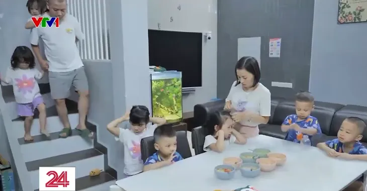 Cuộc chiến trông con ngày hè: Cha mẹ toát mồ hôi, vừa trông con vừa làm việc - Ảnh 3. Cuộc chiến trông con ngày hè: Cha mẹ toát mồ hôi, vừa trông con vừa làm việc - Ảnh 3.