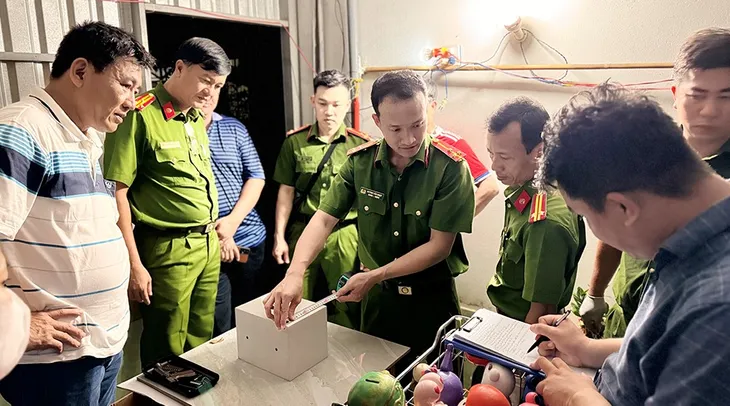Bắt 2 đối tượng truy nã đặc biệt nguy hiểm, thu giữ nhiều hung khí - Ảnh 1. Bắt 2 đối tượng truy nã đặc biệt nguy hiểm, thu giữ nhiều hung khí - Ảnh 1.
