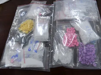 Triệt phá quán bar lớn ở TP Hồ Chí Minh, bắt khẩn cấp 23 đối tượng liên quan ma túy - Ảnh 4. Triệt phá quán bar lớn ở TP Hồ Chí Minh, bắt khẩn cấp 23 đối tượng liên quan ma túy - Ảnh 4.