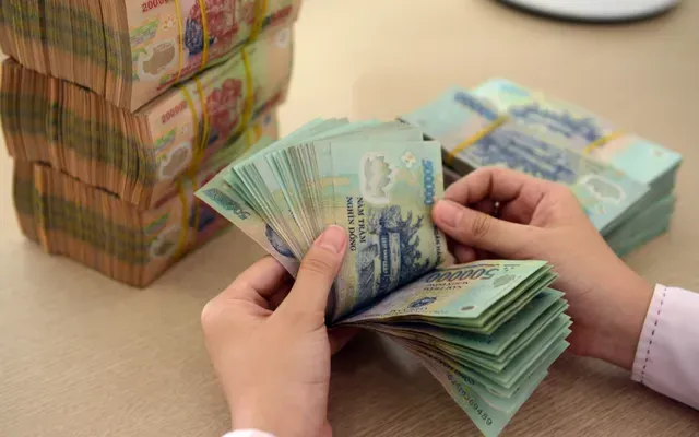 Chính phủ giao 3 bộ triển khai kịp thời cải cách chính sách tiền lương - Ảnh 2. Chính phủ giao 3 bộ triển khai kịp thời cải cách chính sách tiền lương - Ảnh 2.