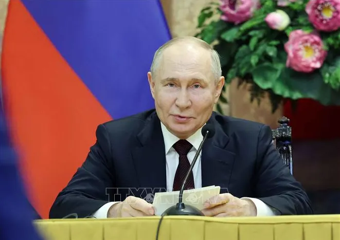 Chủ tịch nước Tô Lâm và Tổng thống Nga Vladimir Putin chứng kiến trao văn kiện hợp tác - Ảnh 8. Chủ tịch nước Tô Lâm và Tổng thống Nga Vladimir Putin chứng kiến trao văn kiện hợp tác - Ảnh 8.