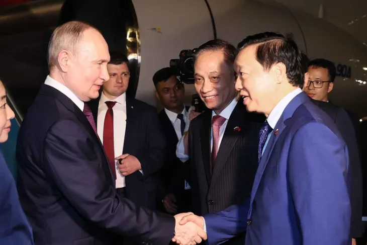 Tổng thống Nga Vladimir Putin đến Hà Nội, bắt đầu thăm cấp Nhà nước tới Việt Nam - Ảnh 3. Tổng thống Nga Vladimir Putin đến Hà Nội, bắt đầu thăm cấp Nhà nước tới Việt Nam - Ảnh 3.