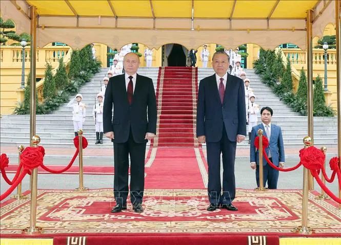 Chủ tịch nước Tô Lâm chủ trì lễ đón chính thức Tổng thống Liên bang Nga Vladimir Putin - Ảnh 1. Chủ tịch nước Tô Lâm chủ trì lễ đón chính thức Tổng thống Liên bang Nga Vladimir Putin - Ảnh 1.