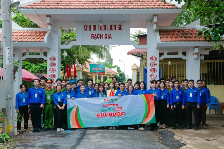 TP Hồ Chí Minh khai mạc hội trại truyền thống “Tuổi trẻ giữ nước” - Ảnh 2. TP Hồ Chí Minh khai mạc hội trại truyền thống “Tuổi trẻ giữ nước” - Ảnh 2.