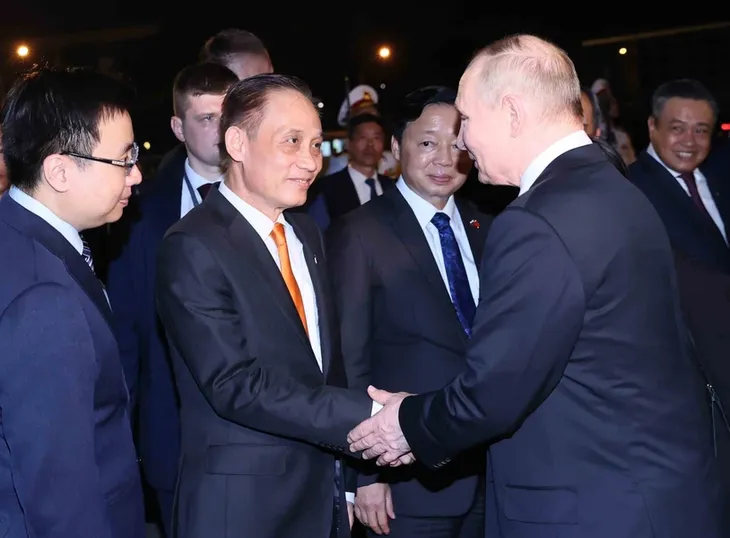 Tổng thống Nga Vladimir Putin kết thúc tốt đẹp chuyến thăm cấp Nhà nước tới Việt Nam - Ảnh 1. Tổng thống Nga Vladimir Putin kết thúc tốt đẹp chuyến thăm cấp Nhà nước tới Việt Nam - Ảnh 1.