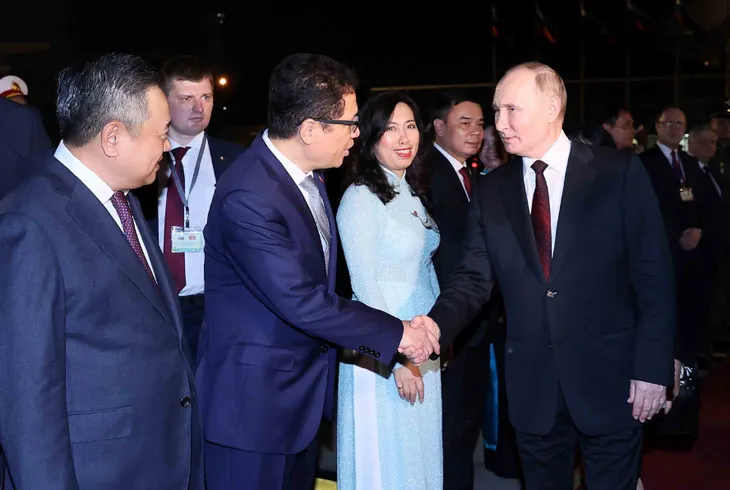 Tổng thống Nga Vladimir Putin kết thúc tốt đẹp chuyến thăm cấp Nhà nước tới Việt Nam - Ảnh 3. Tổng thống Nga Vladimir Putin kết thúc tốt đẹp chuyến thăm cấp Nhà nước tới Việt Nam - Ảnh 3.