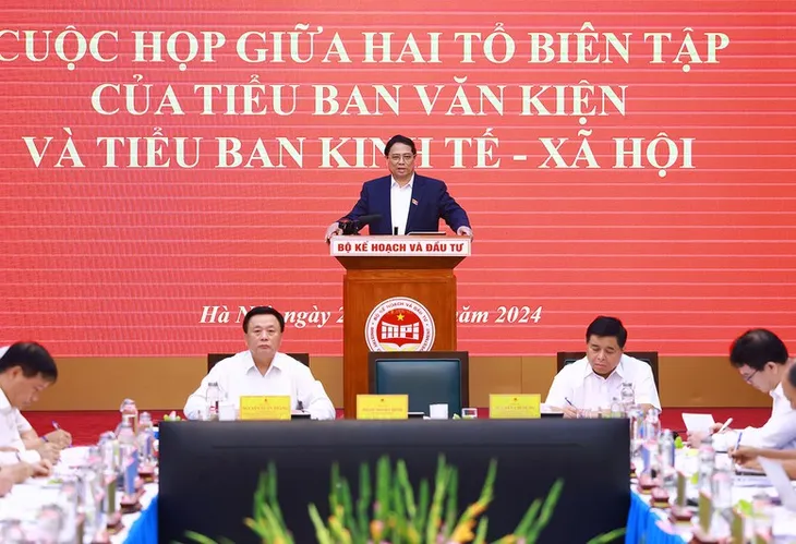 Thủ tướng dự buổi làm việc giữa hai Tổ Biên tập của Tiểu ban Văn kiện và Tiểu ban Kinh tế - Xã hội - Ảnh 2. Thủ tướng dự buổi làm việc giữa hai Tổ Biên tập của Tiểu ban Văn kiện và Tiểu ban Kinh tế - Xã hội - Ảnh 2.