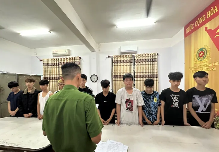 Bắt 10 đối tượng mang hung khí, gây náo loạn đường phố Đà Nẵng - Ảnh 1. Bắt 10 đối tượng mang hung khí, gây náo loạn đường phố Đà Nẵng - Ảnh 1.