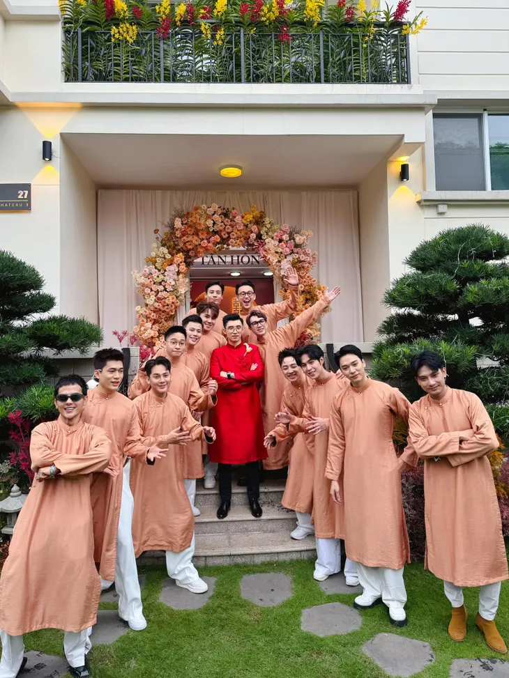 Dàn phù dâu toàn mỹ nhân trong lễ vu quy của Midu - Ảnh 2. Dàn phù dâu toàn mỹ nhân trong lễ vu quy của Midu - Ảnh 2.