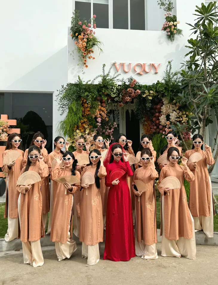 Dàn phù dâu toàn mỹ nhân trong lễ vu quy của Midu - Ảnh 3. Dàn phù dâu toàn mỹ nhân trong lễ vu quy của Midu - Ảnh 3.